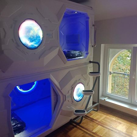 Panda Victor Space Capsule Hostel-Neo Nomad Белград Екстериор снимка