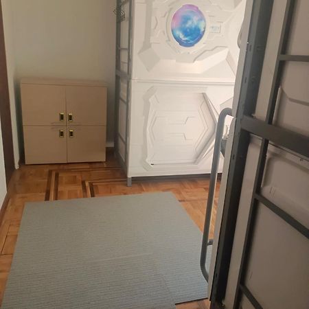 Panda Victor Space Capsule Hostel-Neo Nomad Белград Екстериор снимка