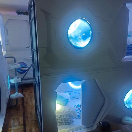Panda Victor Space Capsule Hostel-Neo Nomad Белград Екстериор снимка