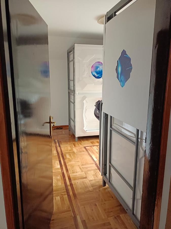 Panda Victor Space Capsule Hostel-Neo Nomad Белград Екстериор снимка