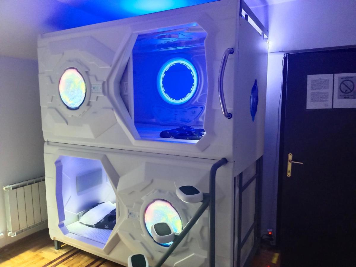Panda Victor Space Capsule Hostel-Neo Nomad Белград Екстериор снимка