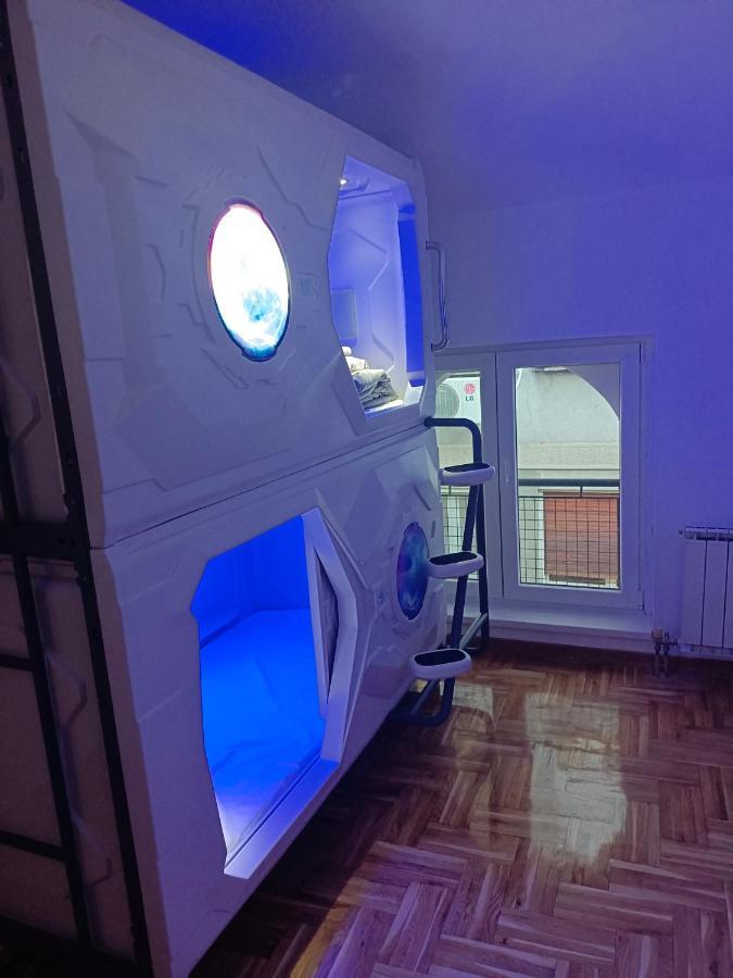 Panda Victor Space Capsule Hostel-Neo Nomad Белград Екстериор снимка