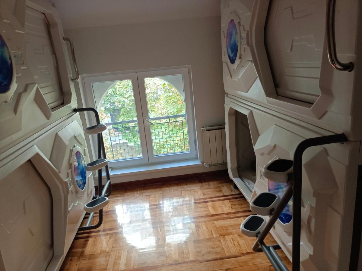 Panda Victor Space Capsule Hostel-Neo Nomad Белград Екстериор снимка