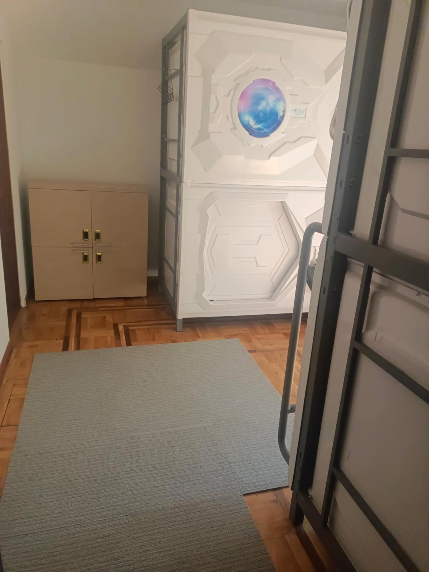 Panda Victor Space Capsule Hostel-Neo Nomad Белград Екстериор снимка