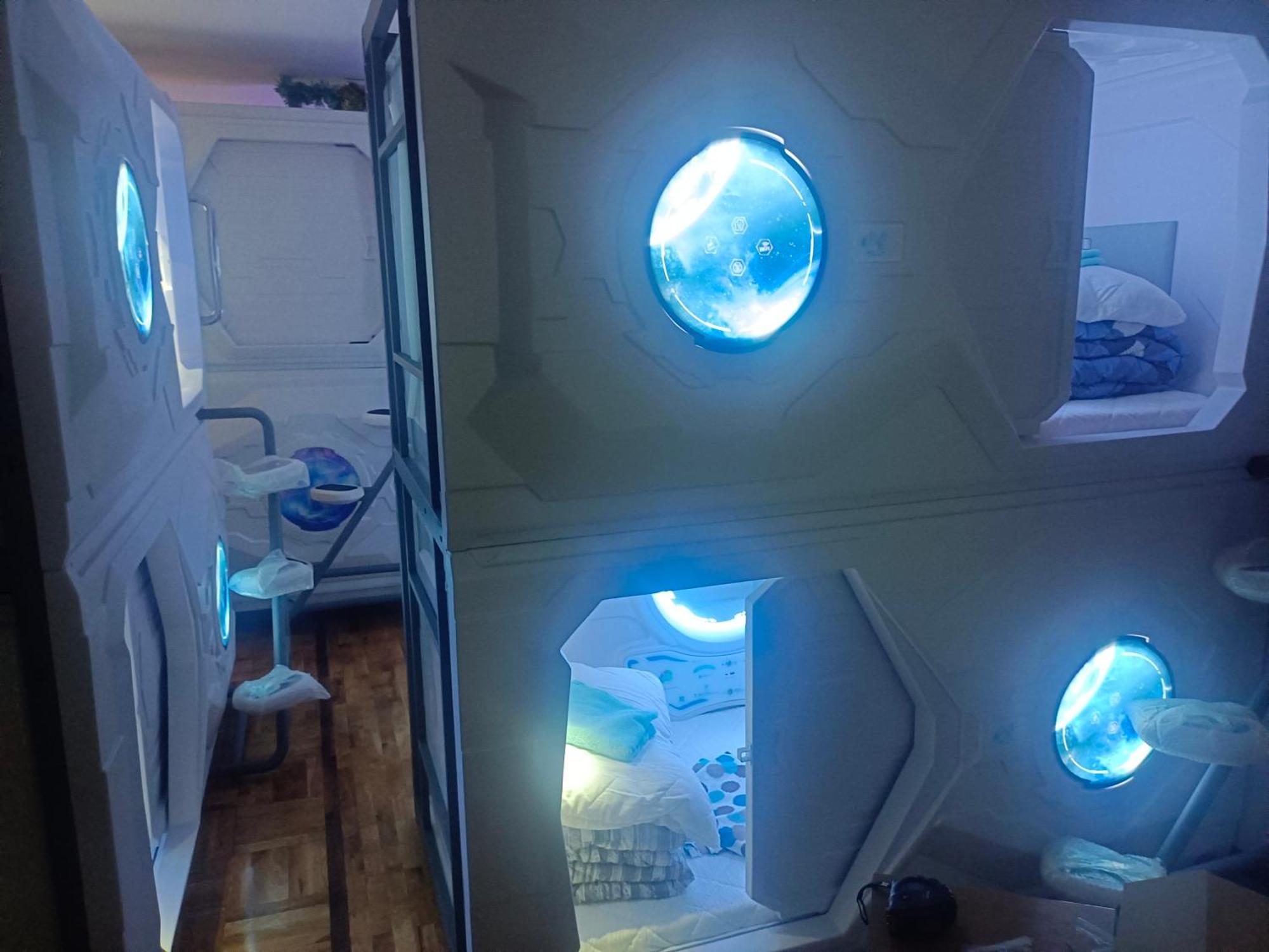 Panda Victor Space Capsule Hostel-Neo Nomad Белград Екстериор снимка