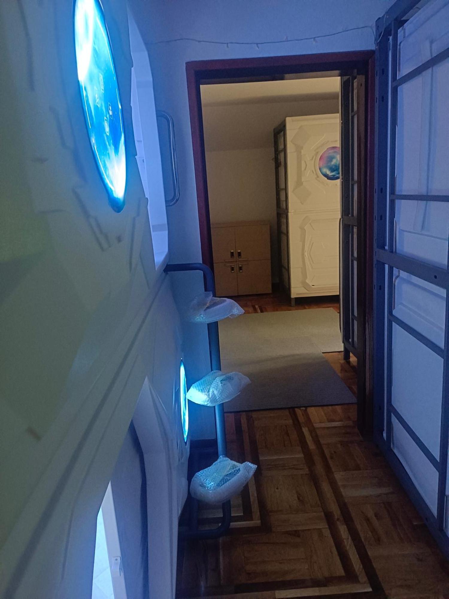 Panda Victor Space Capsule Hostel-Neo Nomad Белград Екстериор снимка